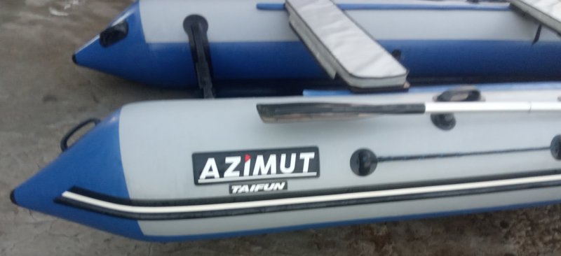 Русфишинг посейдон. Лодка Азимут Тайфун 380 с креслом. ТТХ лодка Azimut 365. Пуфик в лодку Азимут. Лодки Азимут Тайфун 365 цвета пиксель фото.